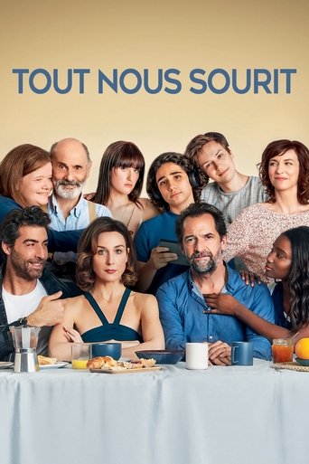 Tout nous sourit Poster of Tout nous sourit