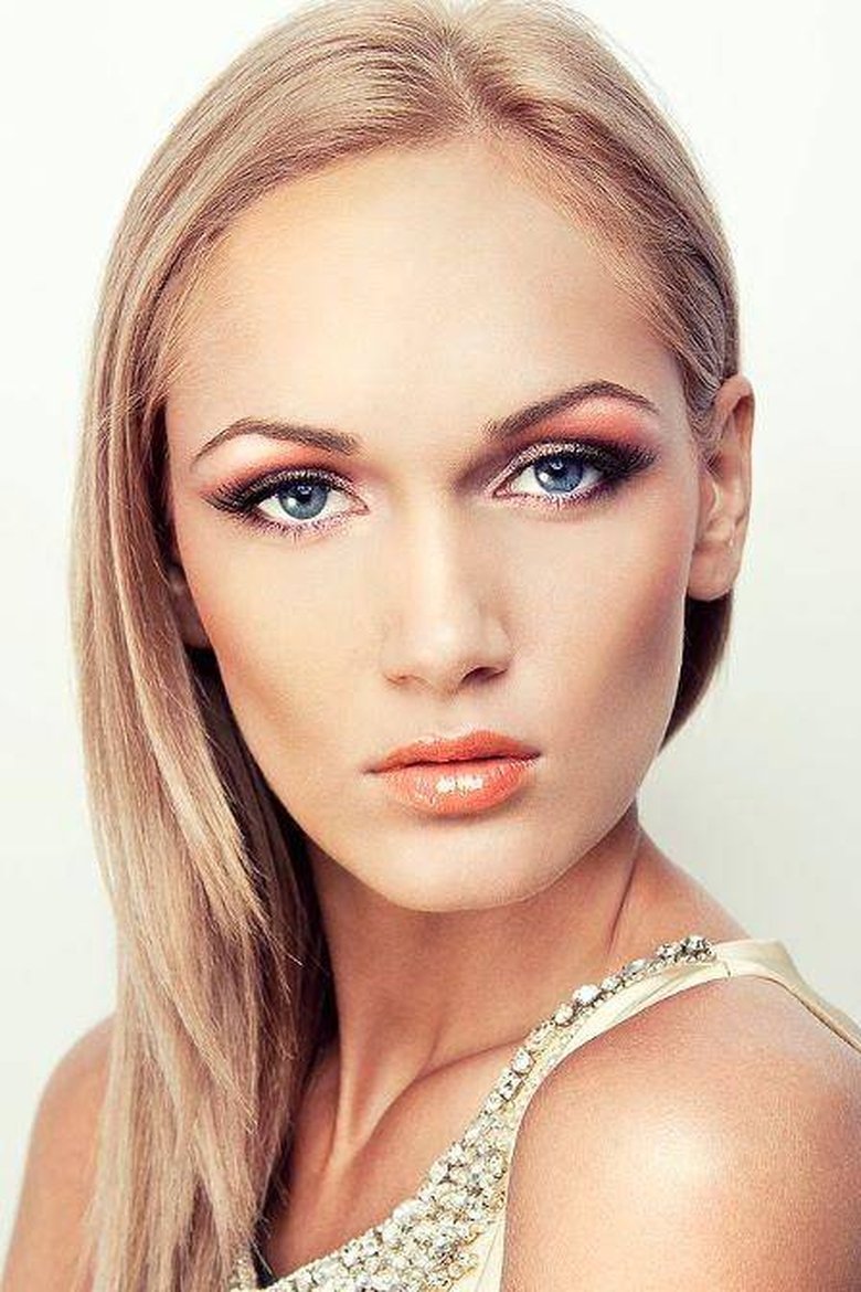 Oana Jidoveanu Portrait of Oana Jidoveanu