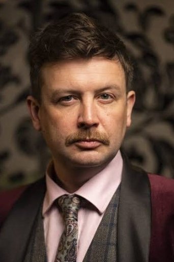 Portrait of Thom Tuck