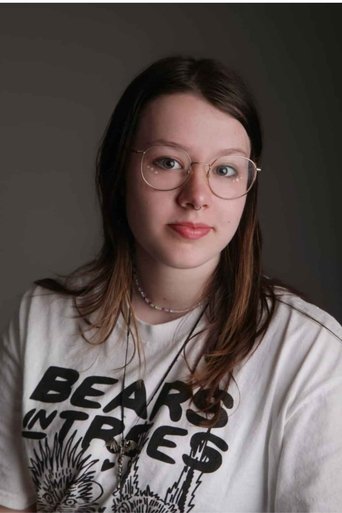 Portrait of Rhianna Roe