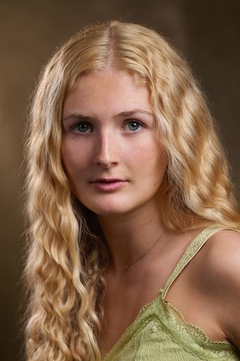 Portrait of Robyn Dilnot
