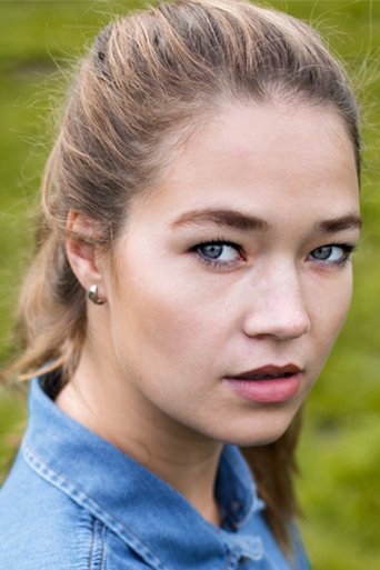 Portrait of Naomi Sauer