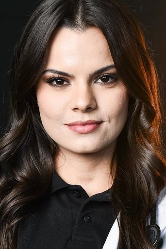 Portrait of Leticia Peres