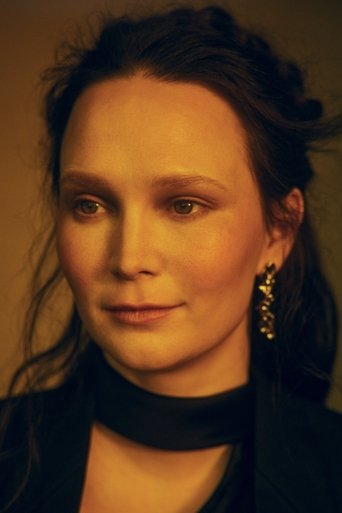 Portrait of Zoë Më