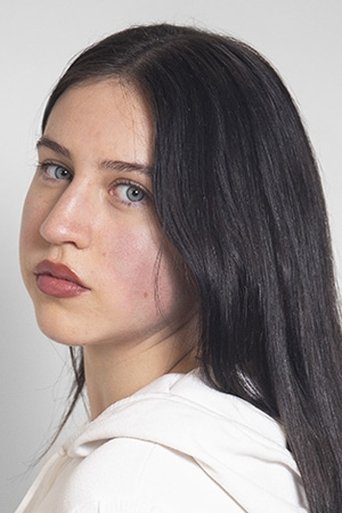 Portrait of Luna Marlofi
