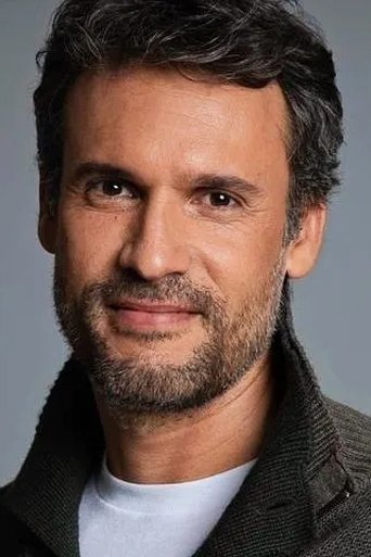Portrait of Yadier Fernández