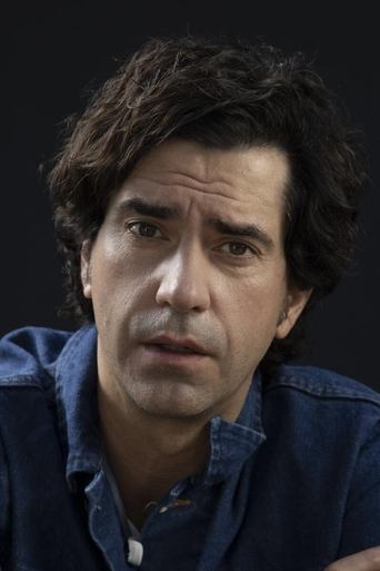 Portrait of Hamish Linklater