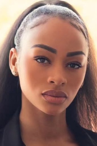 Portrait of Malia Lenoir