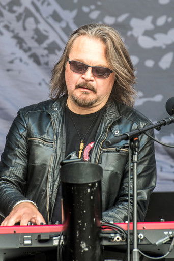 Portrait of Mic Michaeli