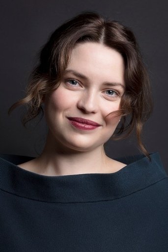 Portrait of Ester Kuntu