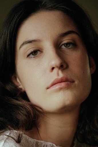 Portrait of Héloïse Minois