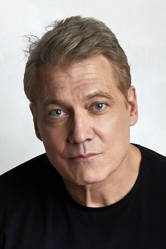 Portrait of Holt McCallany