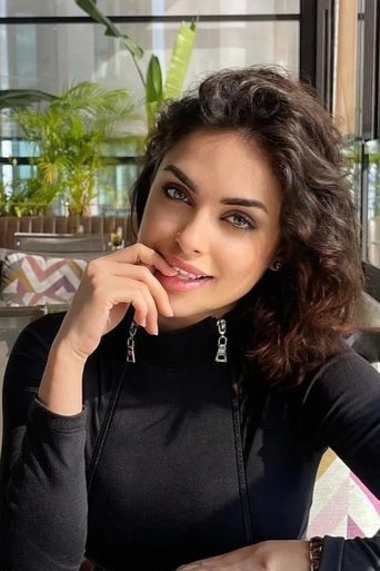 Portrait of Negar Yousefi