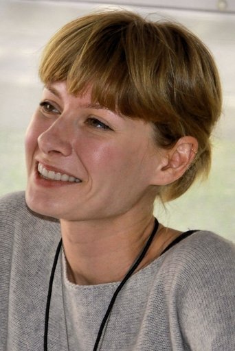 Portrait of Hope Larson