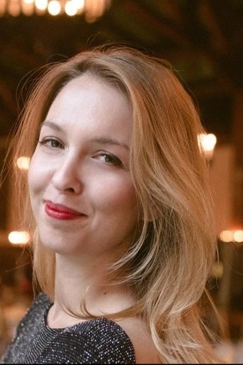 Portrait of Tessa Phillips