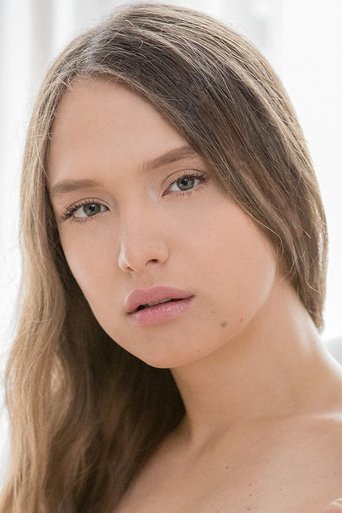 Portrait of Izzy Lush