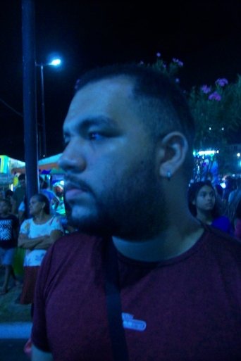Portrait of Theo Moraes