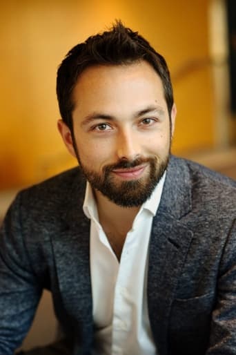 Portrait of Derek Muller