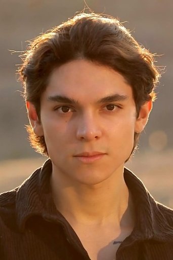 Portrait of Elliot Alva