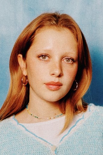 Portrait of Héloïse Volle