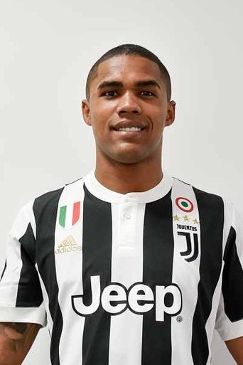 Portrait of Douglas Costa
