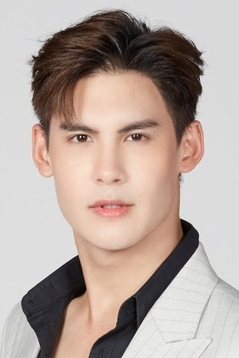 Portrait of Chanakan Poonsiriwong