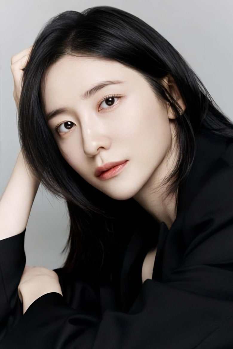 Portrait of Park Ji-hyun