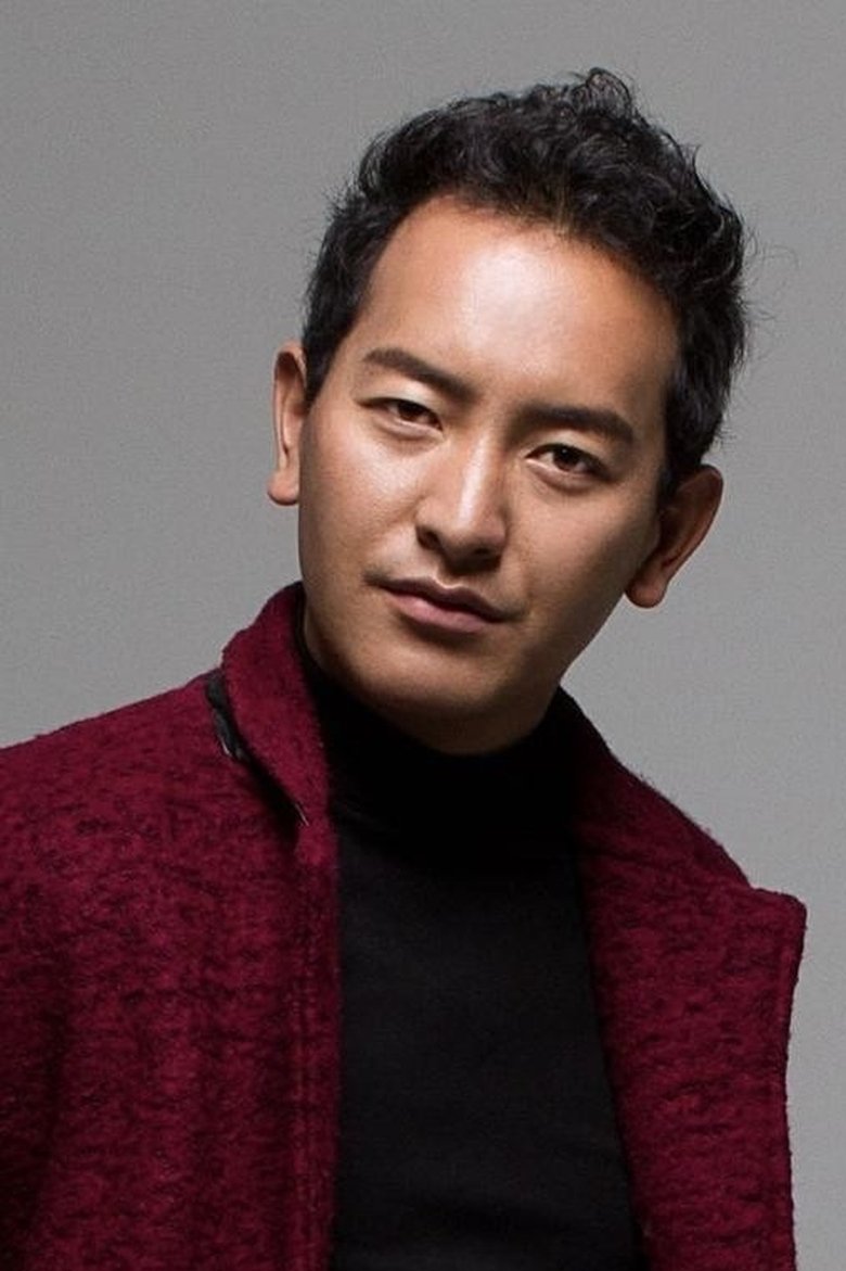Portrait of 卓杰泽仁