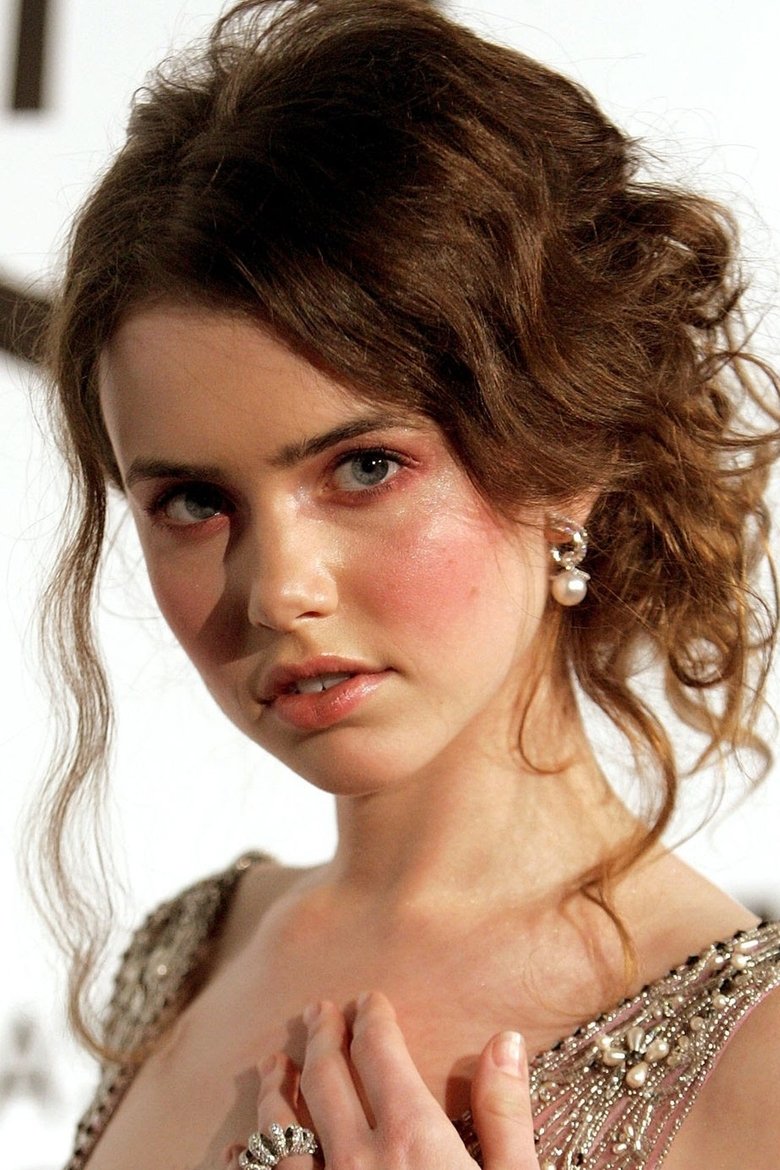 Portrait of Nicole Linkletter