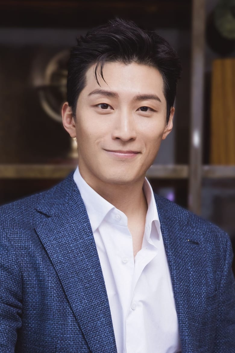 Portrait of Shawn Dou