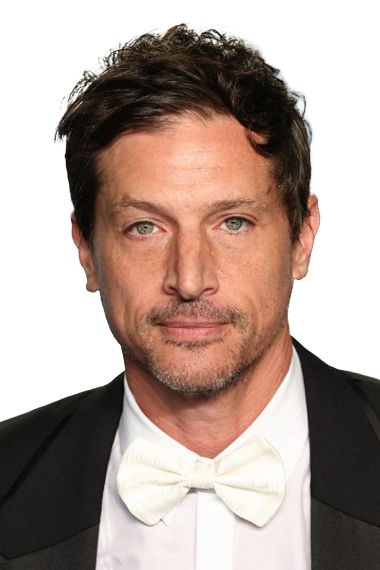 Portrait of Simon Rex