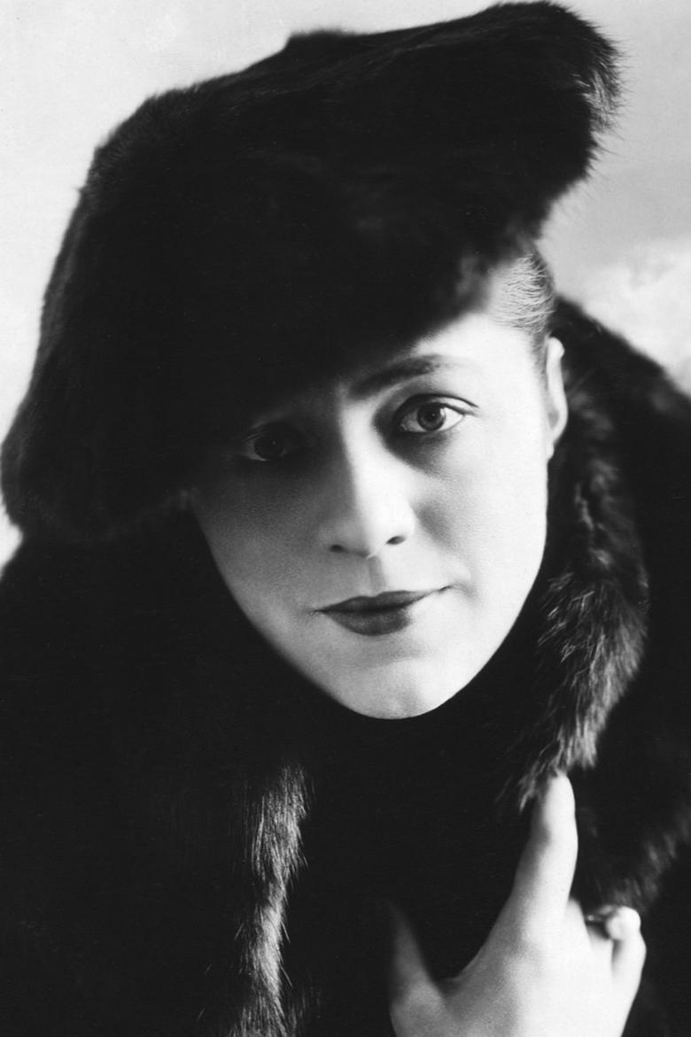 Portrait of Valeska Suratt