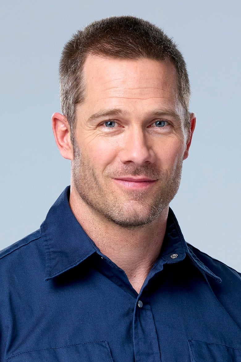 Portrait of Luke Macfarlane