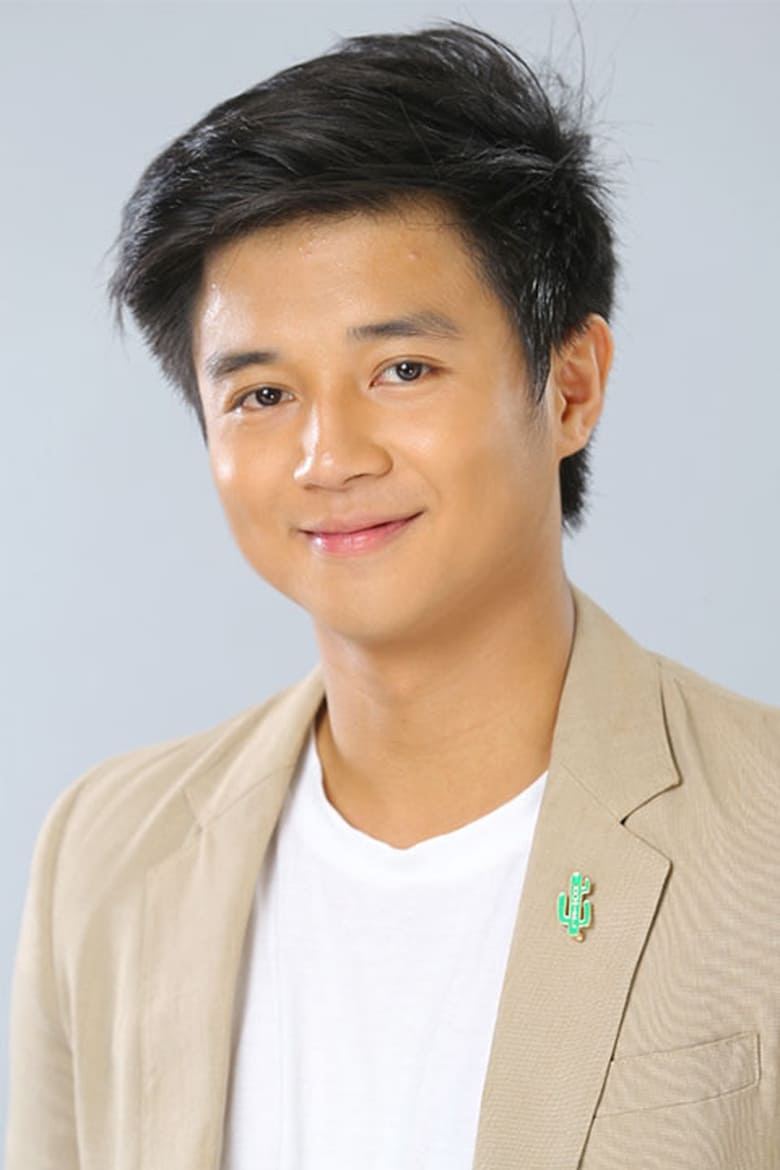 Portrait of Yves Flores