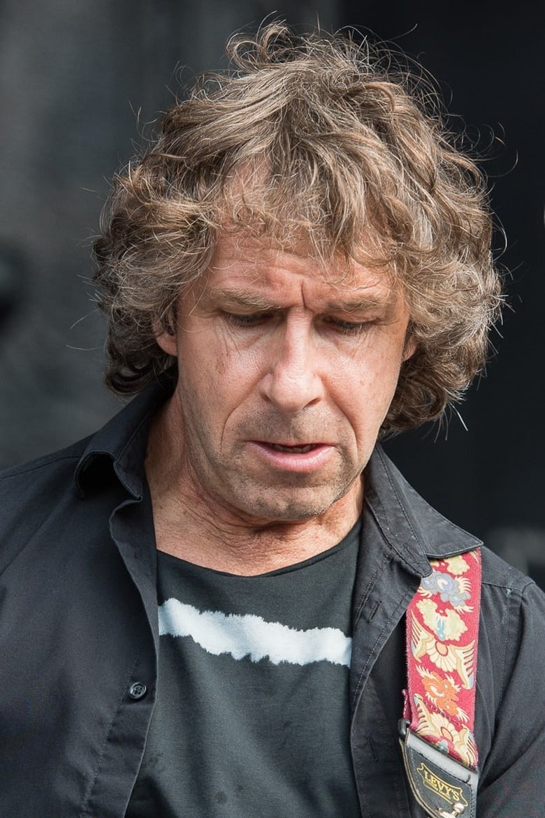 Portrait of Pete Trewavas