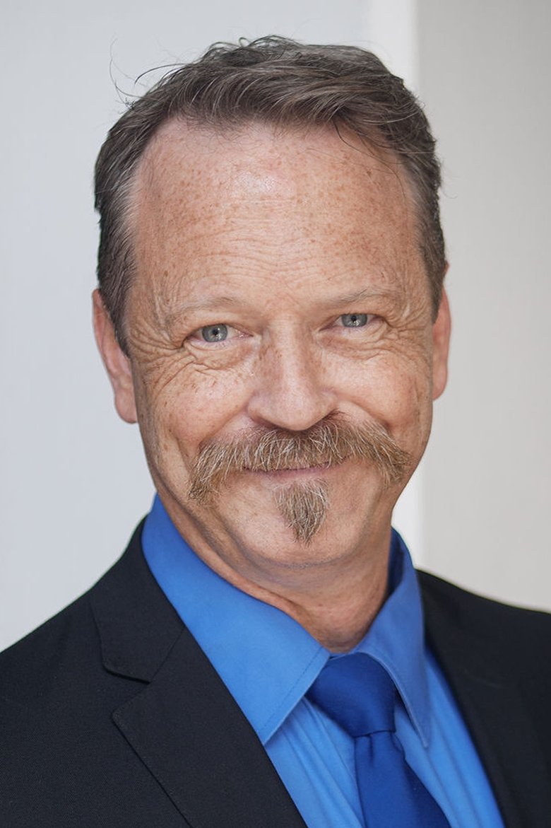 Portrait of Tom Bottelsen