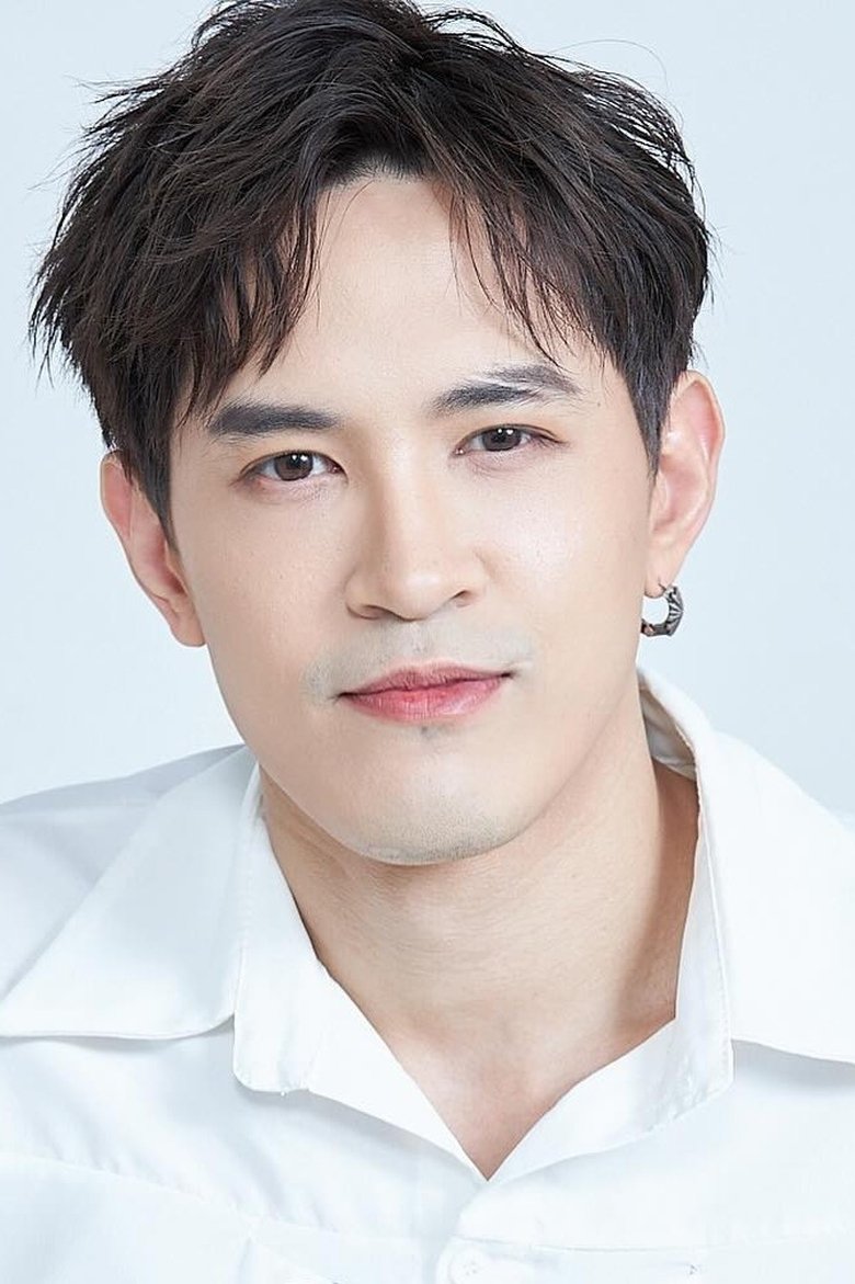Portrait of Aun Warit Lertjaruvong