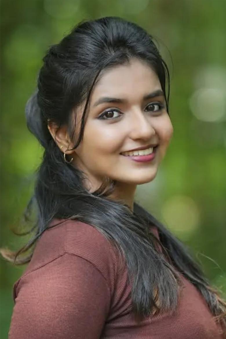 Portrait of Divya Thomas