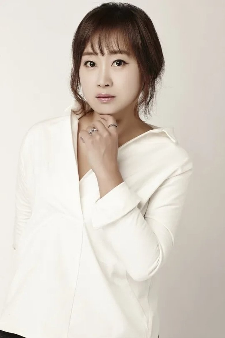 Portrait of Jiyoun Lee