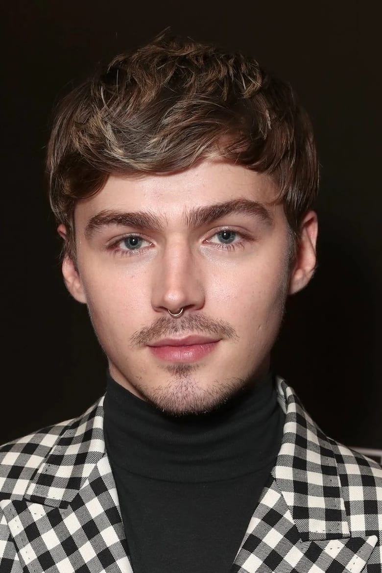 Portrait of Miles Heizer