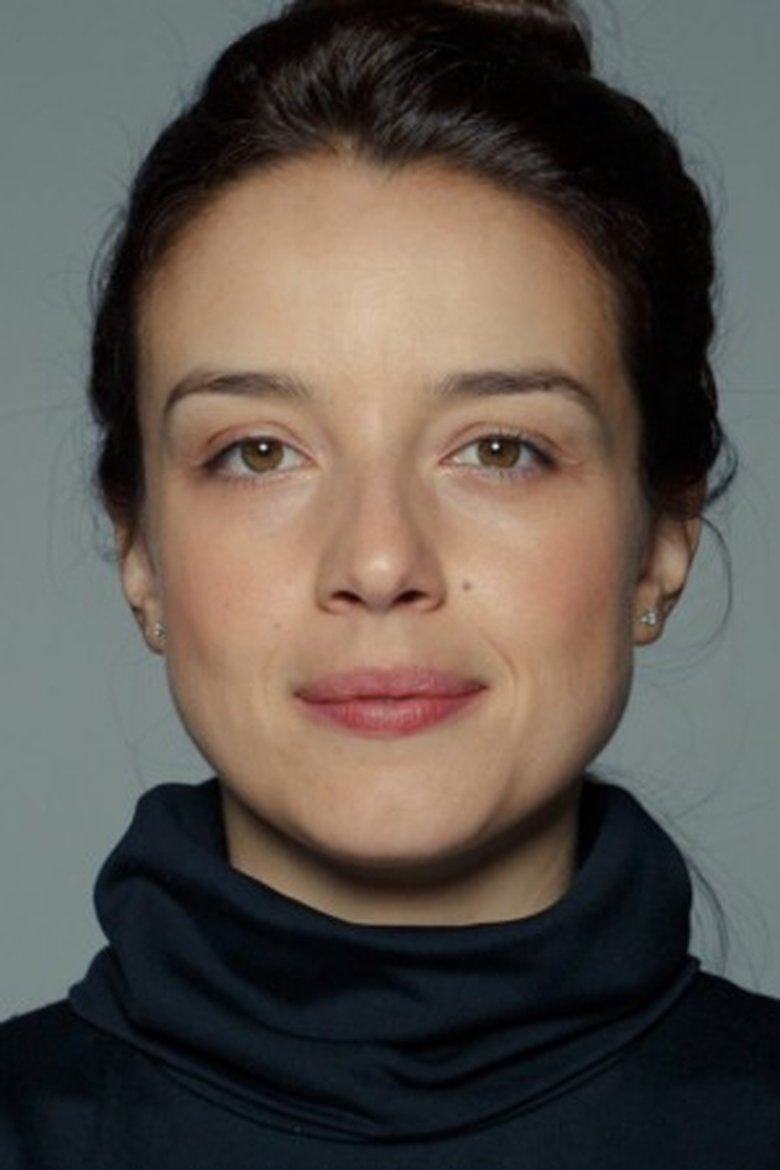 Portrait of Juliana Pinah
