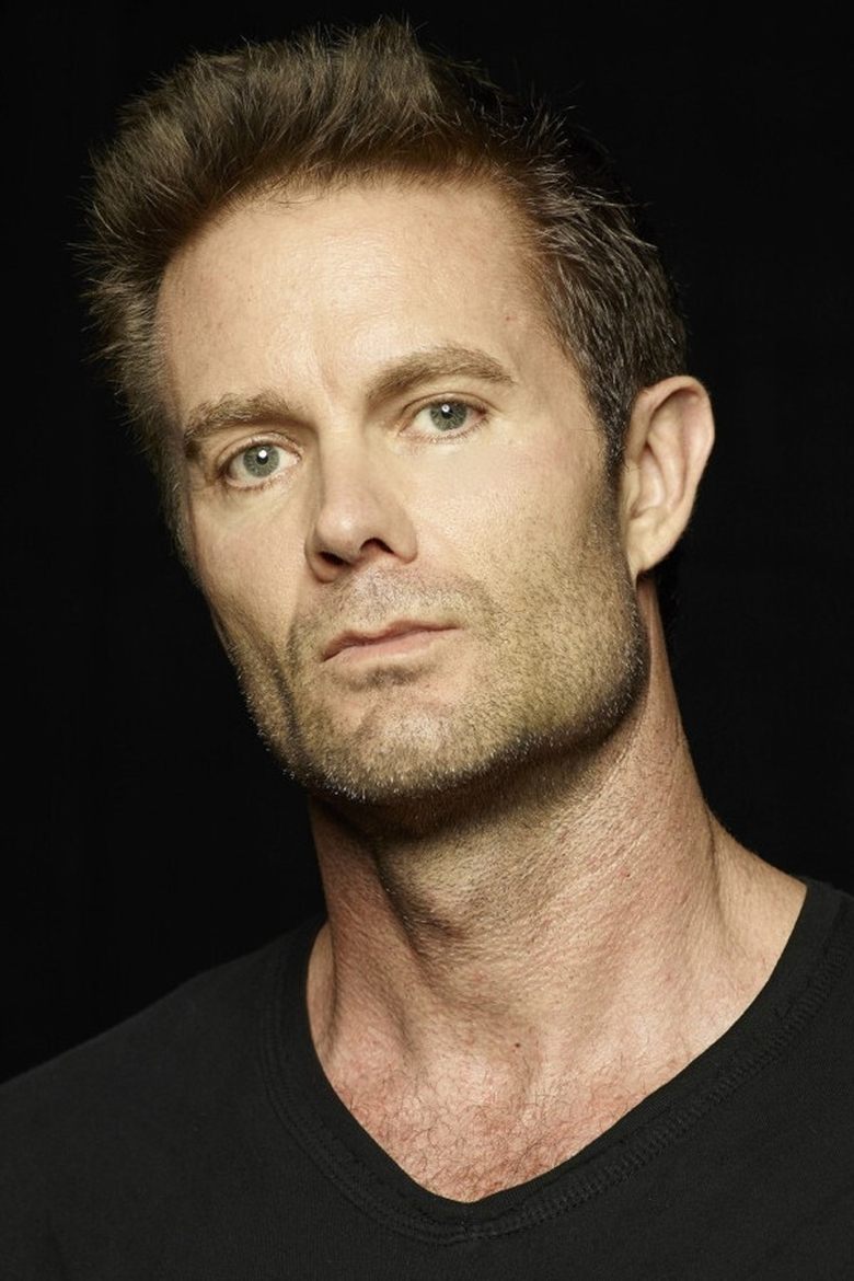 Portrait of Garret Dillahunt