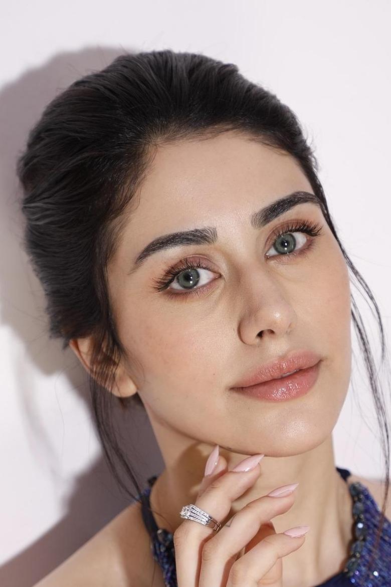 Portrait of Warina Hussain