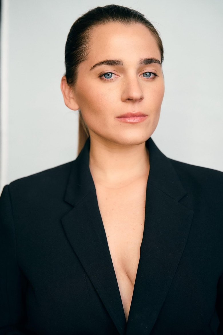Portrait of Taryn Kelly