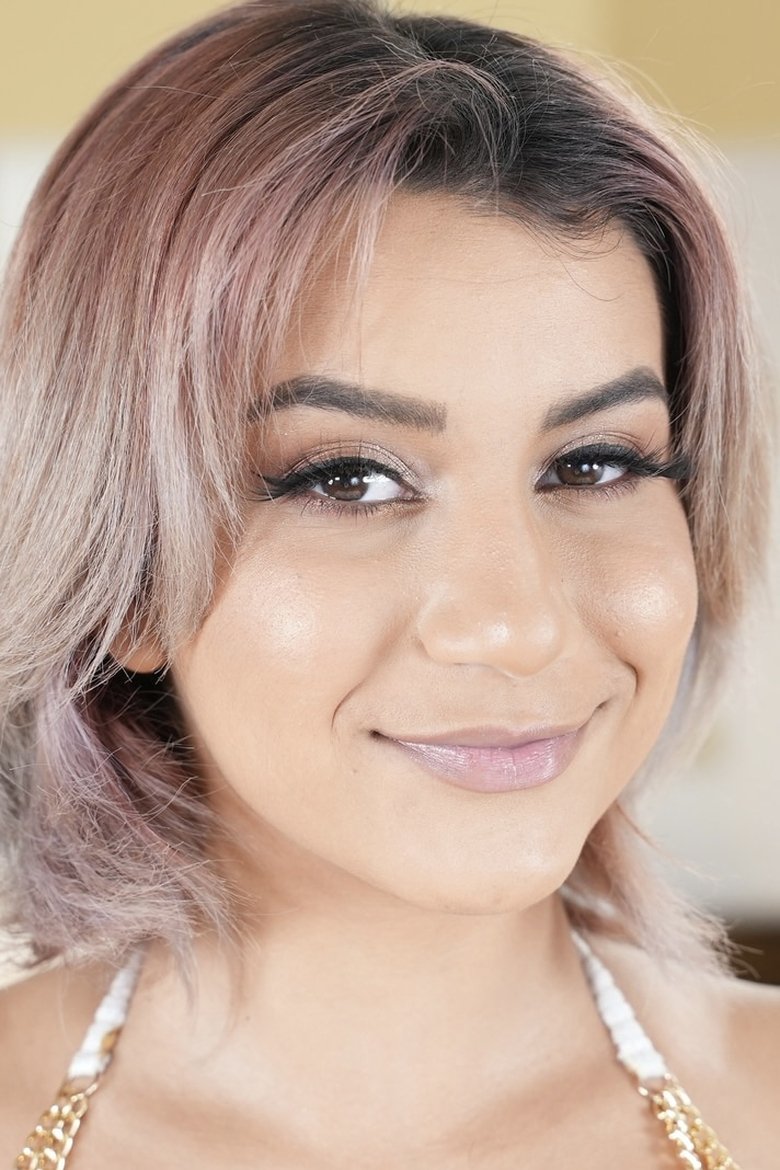 Portrait of Roxie Sinner